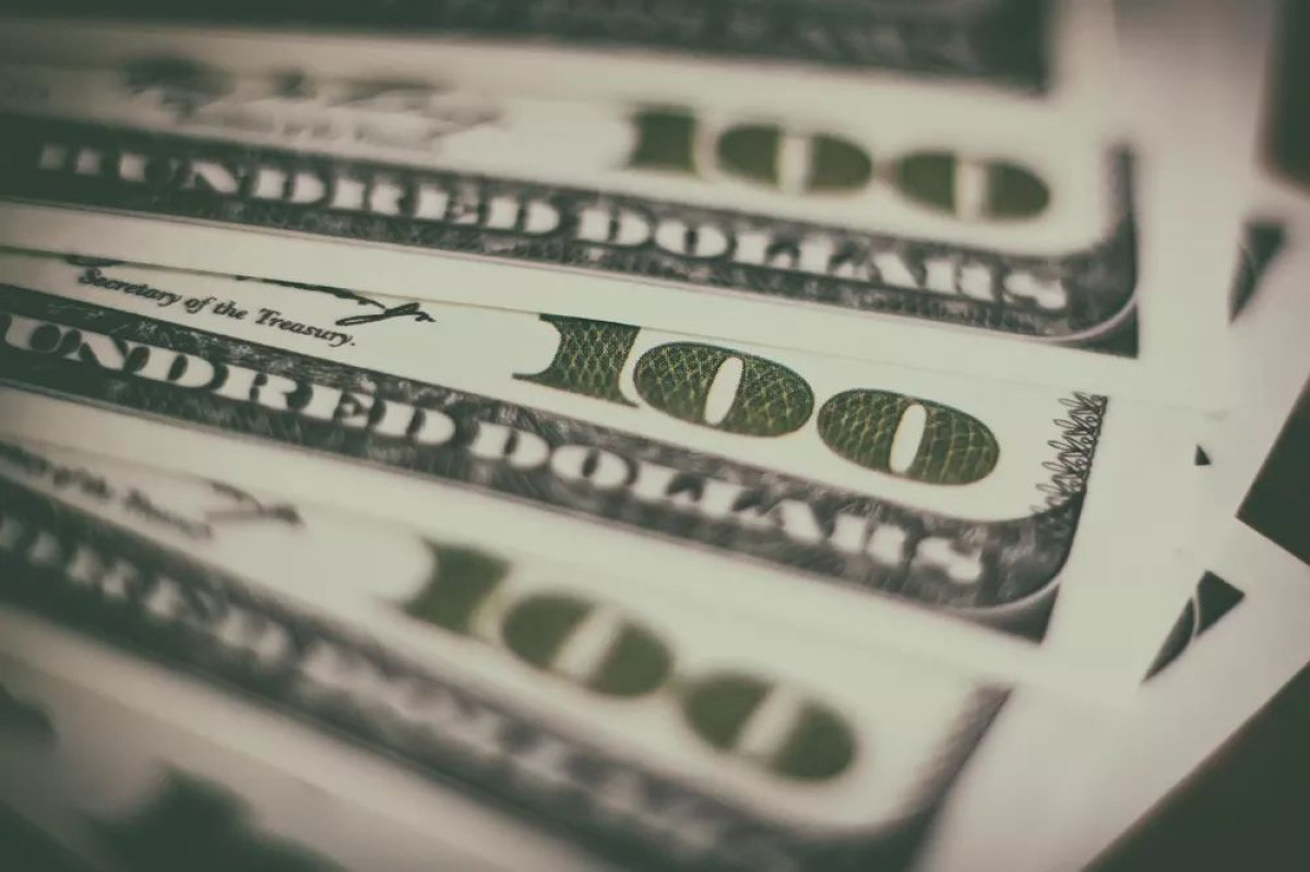 Dólar sobe a R$ 5,13 com avanço do petróleo e guerra no Irã