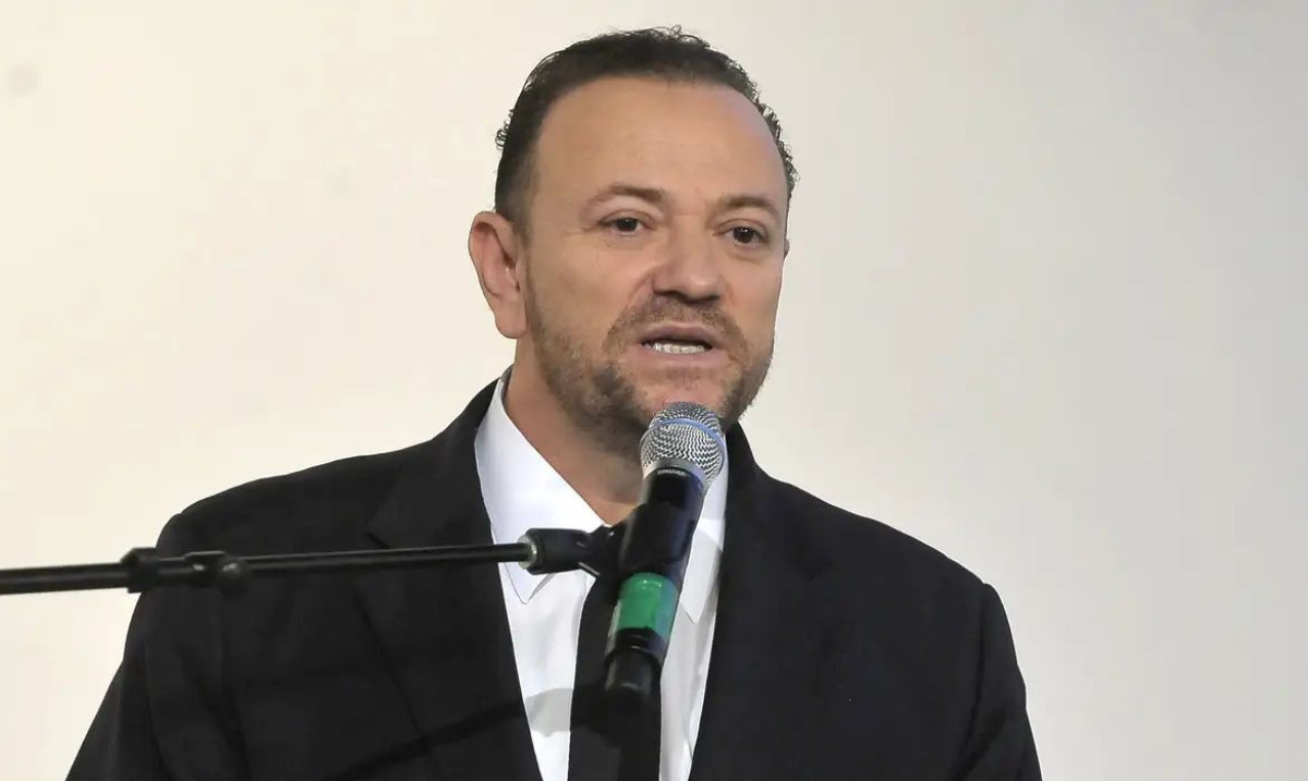 Edinho acusa Flávio de repetir discurso de Bolsonaro sobre urnas
