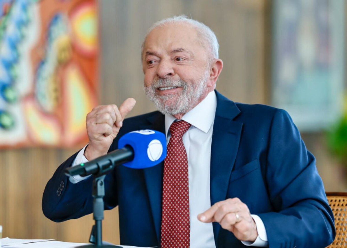 Lula é denunciado por uso do Alvorada para fins eleitorais