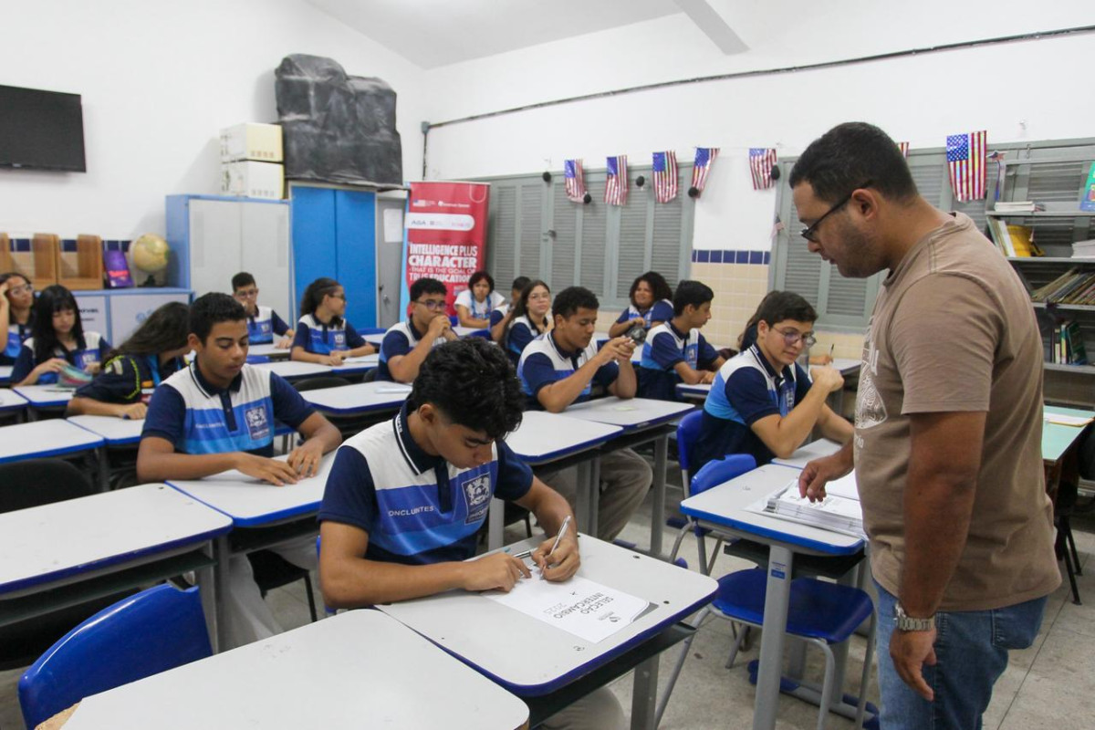 Estudantes do 9° ano da rede municipal do Jaboatão dos Guararapes realizam prova para intercâmbio internacional