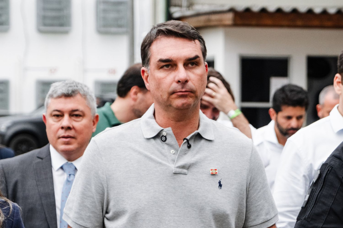 TSE suspende temporariamente novas filiações após caso de Flávio Bolsonaro