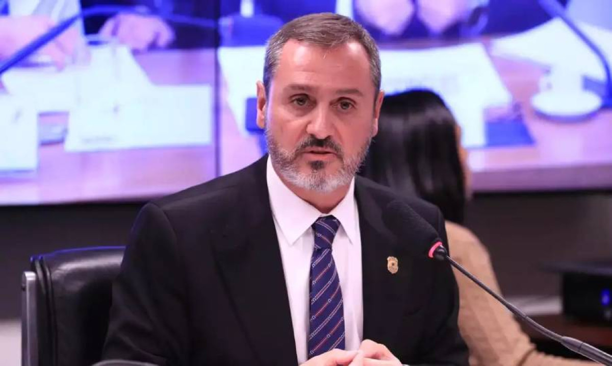 PF analisa material apreendido em operação sobre Banco Master