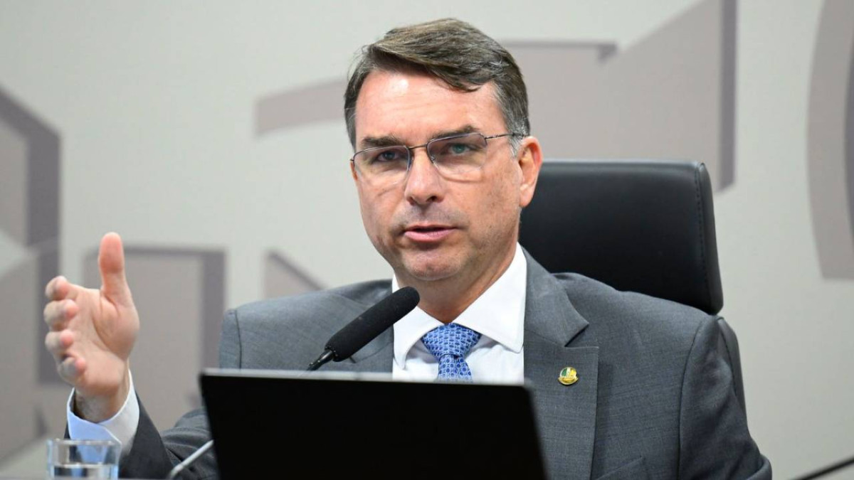 Flávio: ‘Tem gente sorteando qual conta vai honrar esse mês’