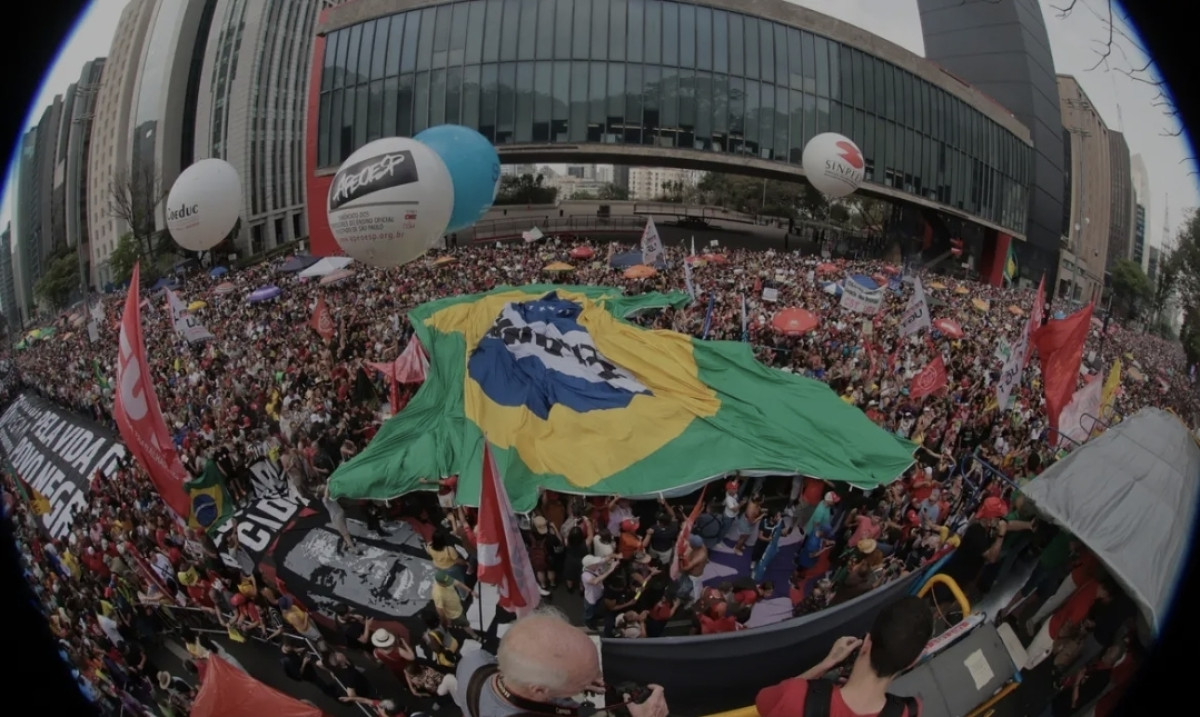 São Paulo tem 42 mil pessoas em ato contra PEC da Blindagem e anistia
