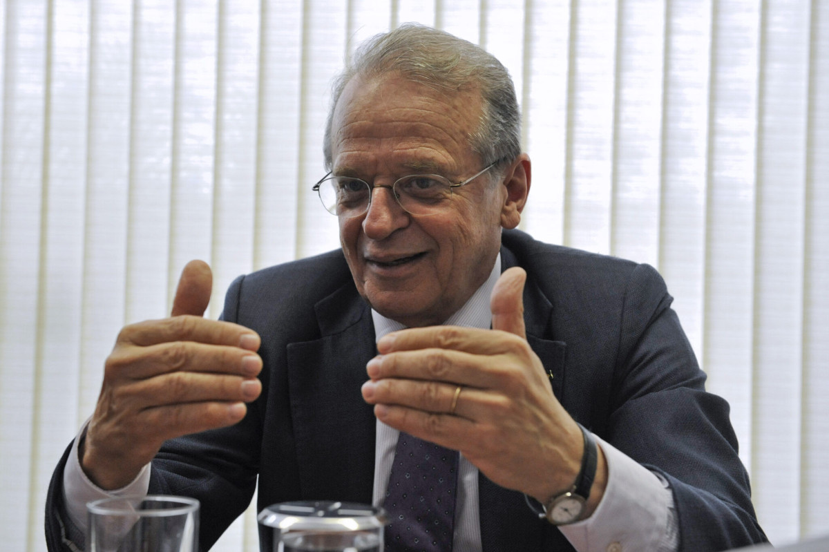 Tarso diz que PT erra ao ligar crime a problema social