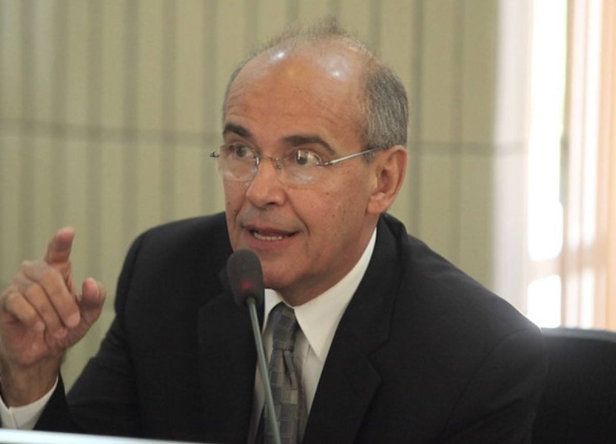 Moraes proíbe CFM de apurar omissão de socorro a Bolsonaro na PF