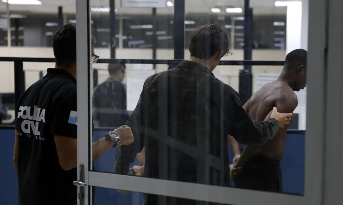 Ministros farão reunião de emergência com Castro nesta quarta-feira