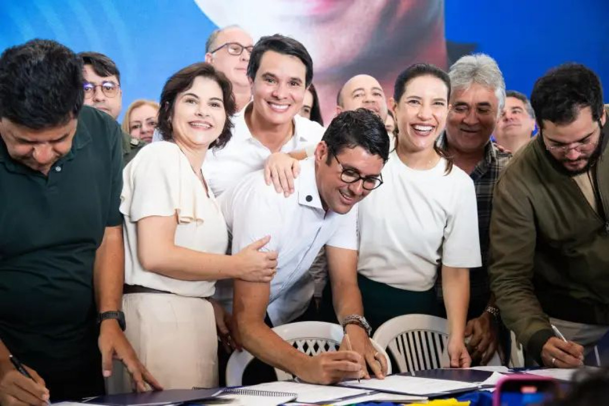 Em Camaragibe, Governadora Raquel Lyra e o prefeito Diego Cabral assinam ordem de serviço para recuperação da Estrada de Aldeia (PE-027) nesta sexta (5).