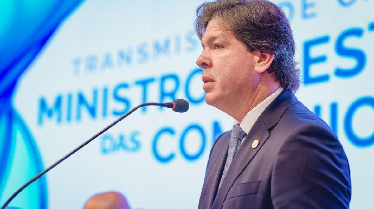 Ministério das Comunicações e Caixa vão doar 100 computadores para laboratórios de informática em cidade devastada por tornado no Paraná